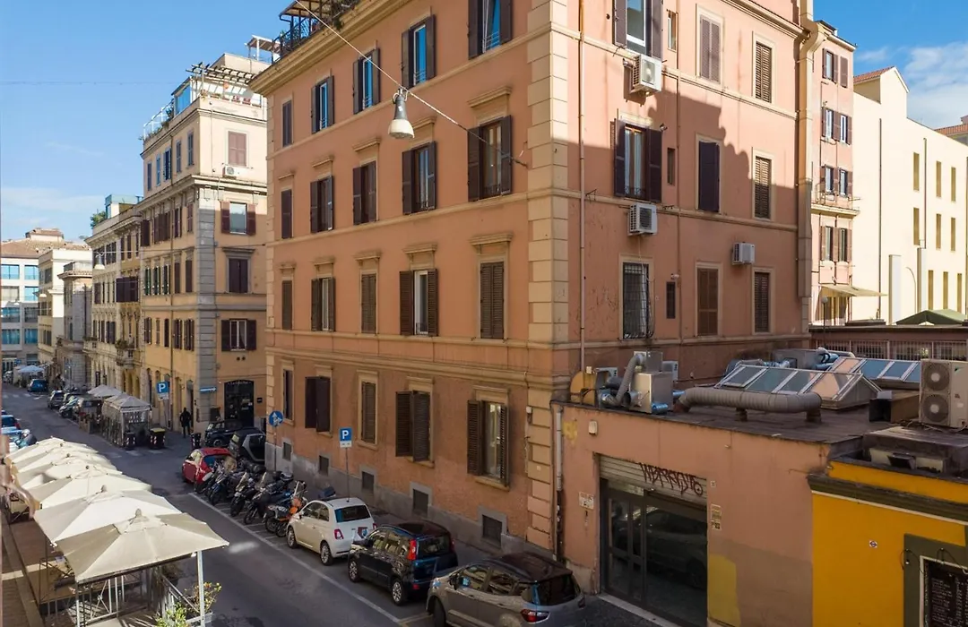 The Best Rent - Three-Room Apartment Near The Colosseum-1